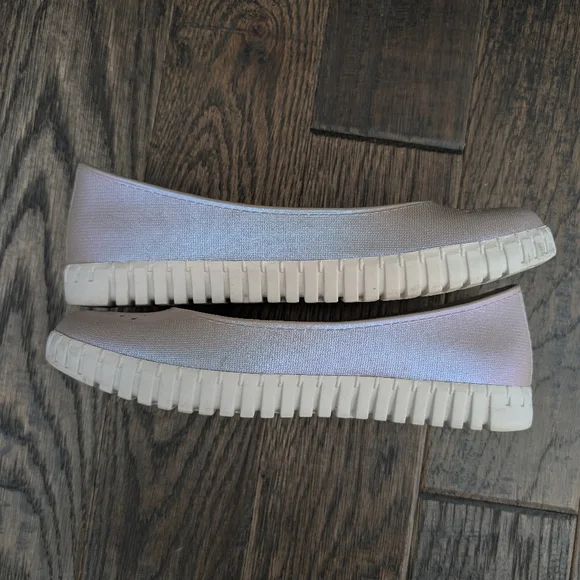 Skechers Foamies, size 9 flats, iridescent - Picture 5 of 6